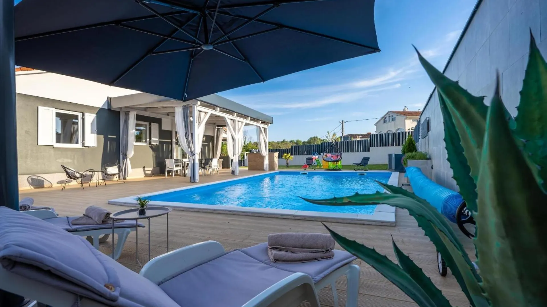 Schoene Villa Beauty Fuer 6 Personen Und 1 Kind Brajkovici  Brajkovici (Kanfanar)