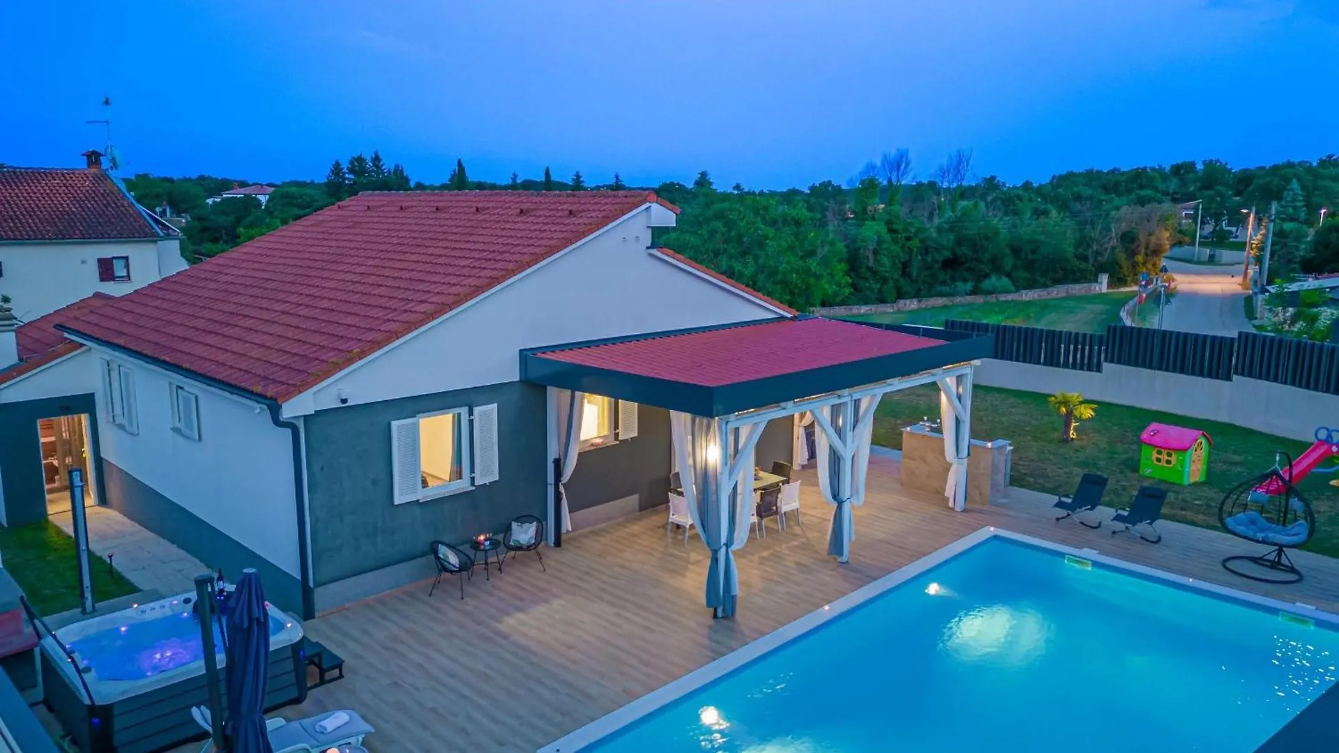 Schoene Villa Beauty Fuer 6 Personen Und 1 Kind Brajkovici  Croatia