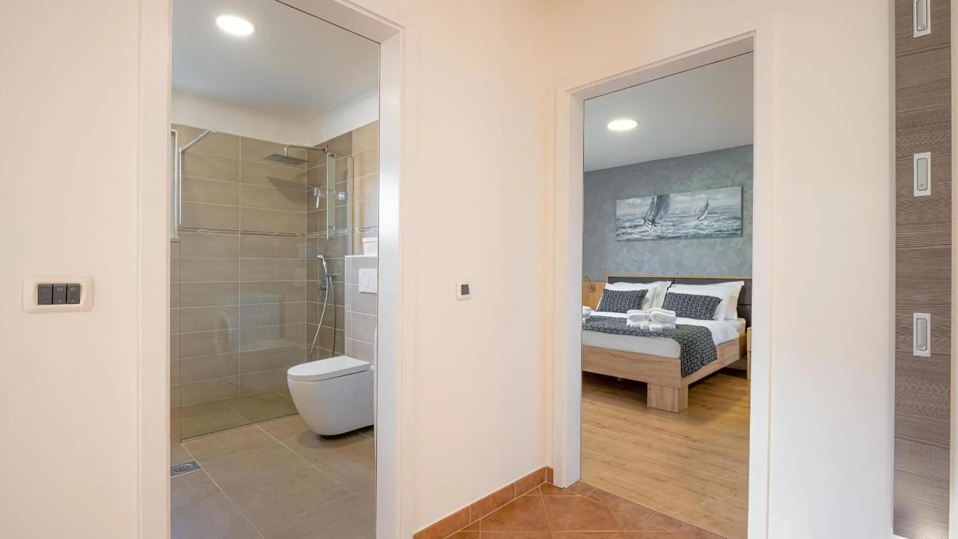 Schoene Villa Beauty Fuer 6 Personen Und 1 Kind Brajkovici  Croatia
