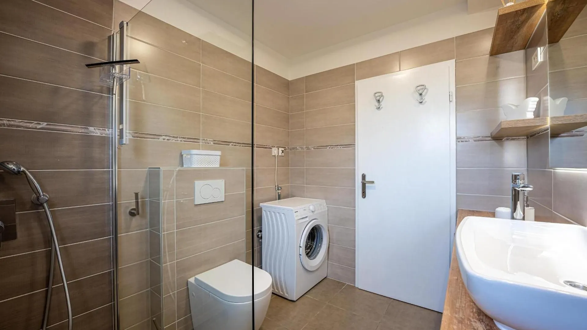Schoene Villa Beauty Fuer 6 Personen Und 1 Kind Brajkovici  Holiday home