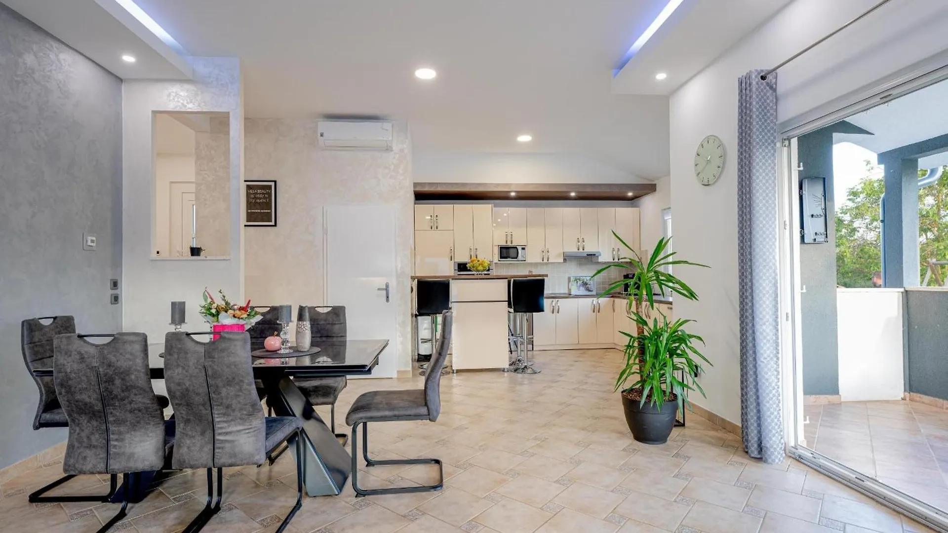 Schoene Villa Beauty Fuer 6 Personen Und 1 Kind Brajkovici  Holiday home Brajkovici (Kanfanar)